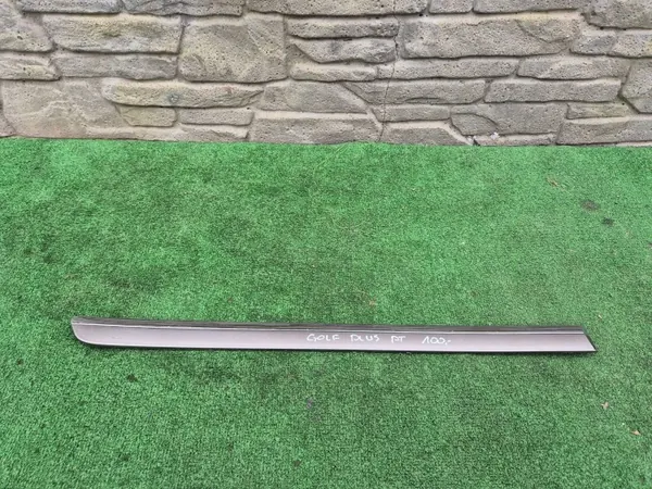 VW Golf Plus 05- Moldura Puerta Trasera Derecha OEM 5M0853754C image 2