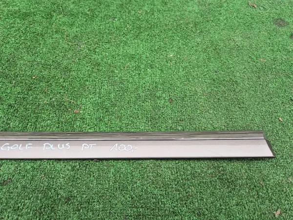 VW Golf Plus 05- Moldura Puerta Trasera Derecha OEM 5M0853754C image 3