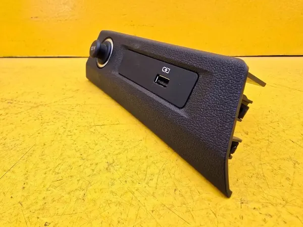 Allume-cigare USB Audi A1 82A OEM 82B863617 image 3