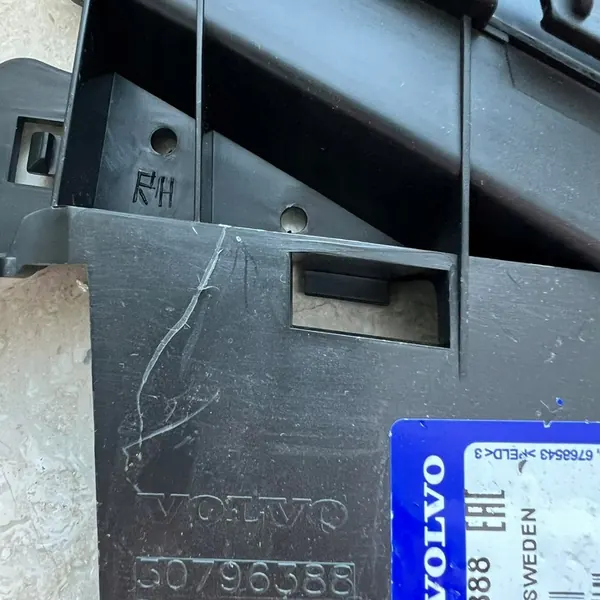 VOLVO V70 Scivolo Faro Destro 30796388 image 4