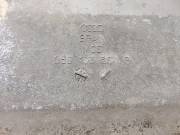 Oljetank 059103604G VW Passat B5 Audi A4 B6 2.5TDI image 2