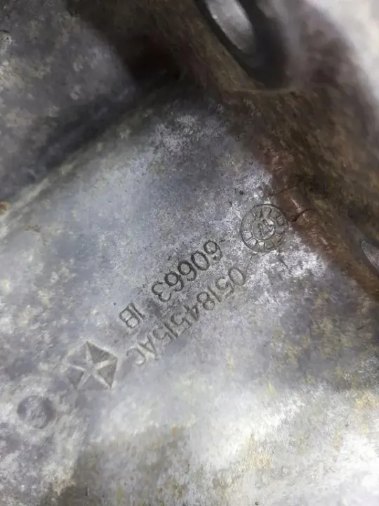 Ölwanne Dodge Challenger OEM 05184515AC Vorne image 3