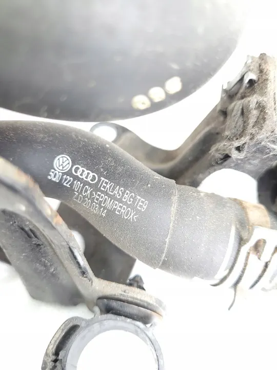 VW GOLF VII LIFT 2.0 TDI Vesipumpun Letkut image 3