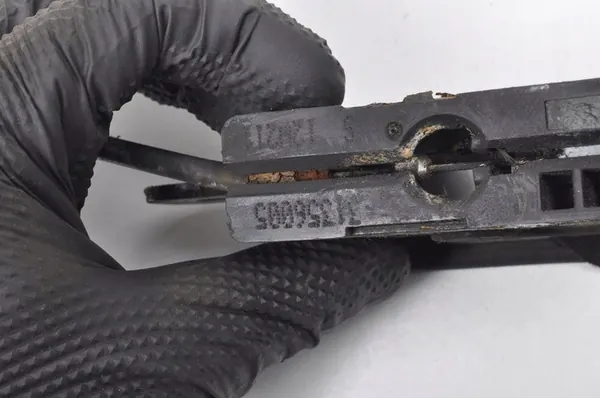 VOLVO XC60 I MOTORHUDFÄSTE VÄNSTER HÖGER 31298610 31356005 image 4