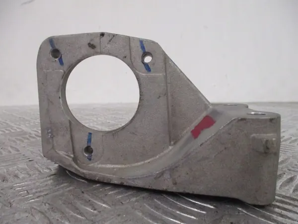 Fiat Tipo vetoakselin tuki OEM 55267769 image 2