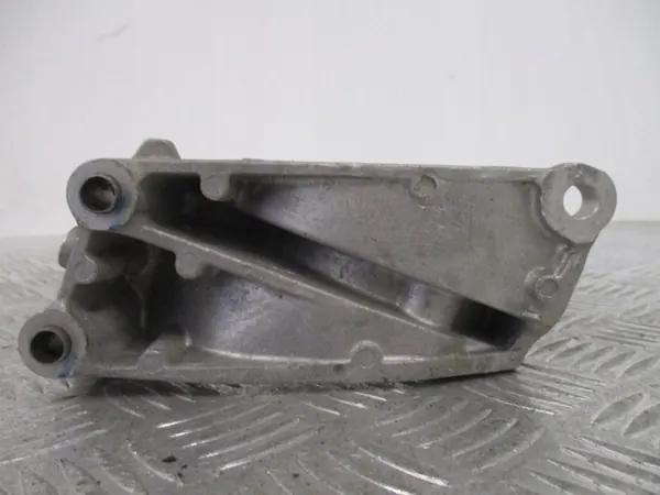 Fiat Tipo vetoakselin tuki OEM 55267769 image 4