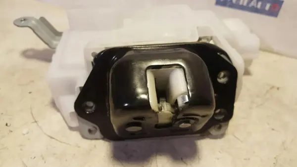 Serrure de coffre Nissan X-Trail T32 OEM 905001AA1A image 3