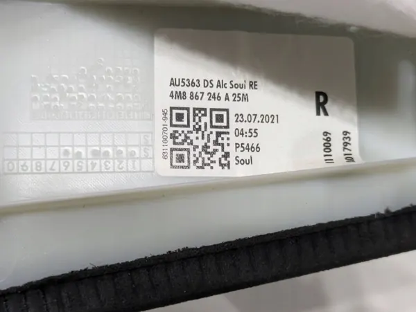 Panneau de coffre arrière Audi Q8 OEM 4M8867246A image 9