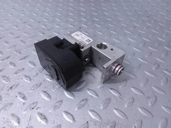 Jaguar I-Pace Klima-Expansionsventil OEM J9D36C584AA image 3