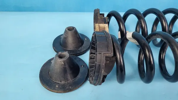 Ressorts suspension Mercedes W206 C220 OEM A2063242600 image 6