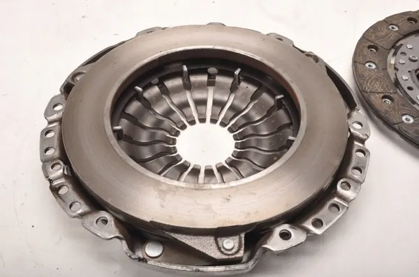 Dacia Sanderon kytkinlevy OEM LUK 122031210 image 5