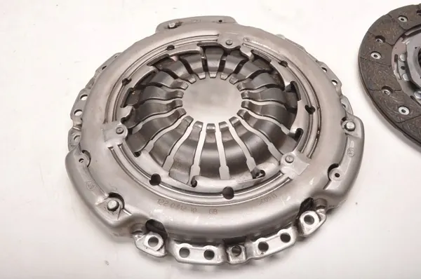 Dacia Sanderon kytkinlevy OEM LUK 122031210 image 6