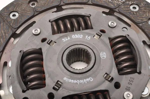 Dacia Sanderon kytkinlevy OEM LUK 122031210 image 7