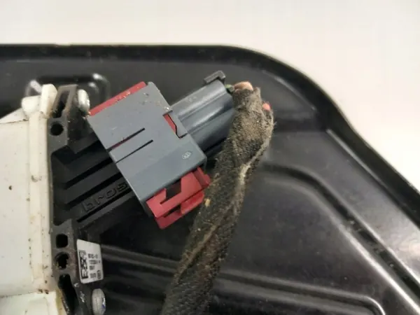 Opel Astra H CC Bakfönsterhiss Höger OEM 13283337 image 8