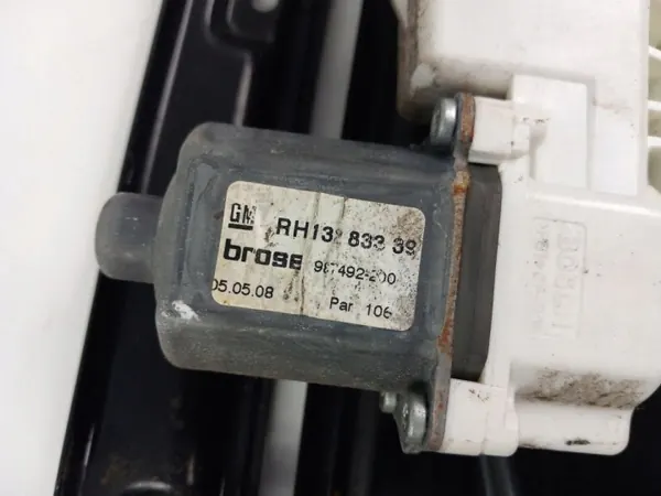 Opel Astra H CC Bakfönsterhiss Höger OEM 13283337 image 9