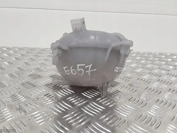 Skoda Octavia motorconditioner tank OEM 8v0121407 image 3