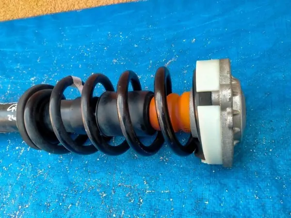 Audi Q5 80A Voor Rechter Schokdemper OEM 80A413031AH image 3
