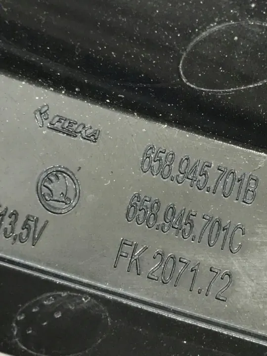 Vasen takavalaisin Skoda Kamiq 2024 SUV 4/5dr OEM 658945701B image 9