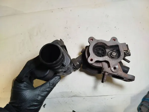 Ford OE 9650712480 Motorventilationsslang image 3