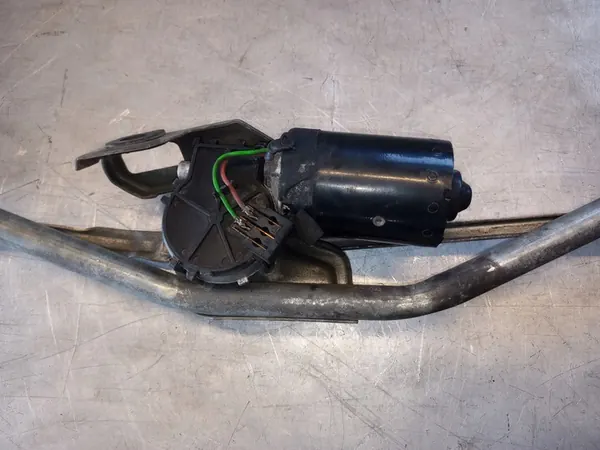 Etupyyhkijän mekanismi VW T4 image 2