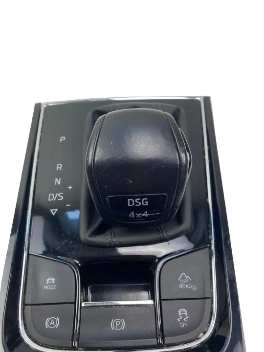 Panel de faldón de palanca Skoda OE 566713203A - Usado image 3