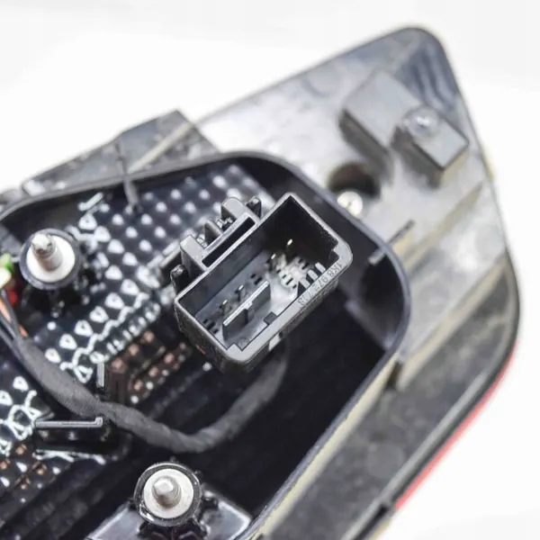 Lámpara de maletero izquierda VW Passat B8 3G5945093B image 3