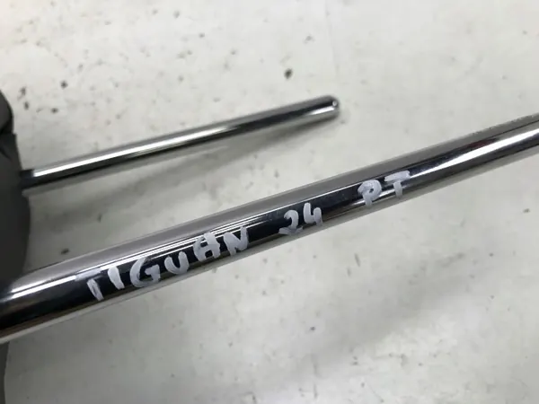 OEM 242762238 Rechter achterste hoofdsteun VW Tiguan III image 4