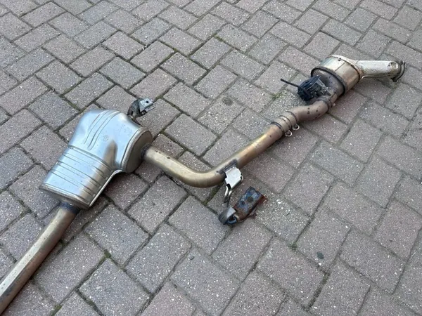Audi OE Pakoputken Vaimennin OEM 8W0253611D - Käytetty image 4