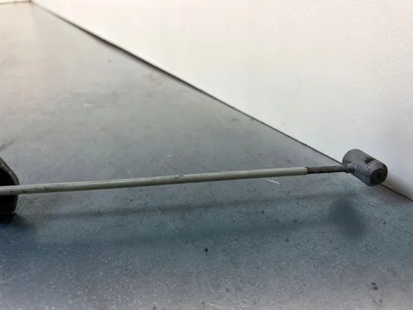 Mazda Handbremskabel OEM FBZ24267 - Gebraucht image 3