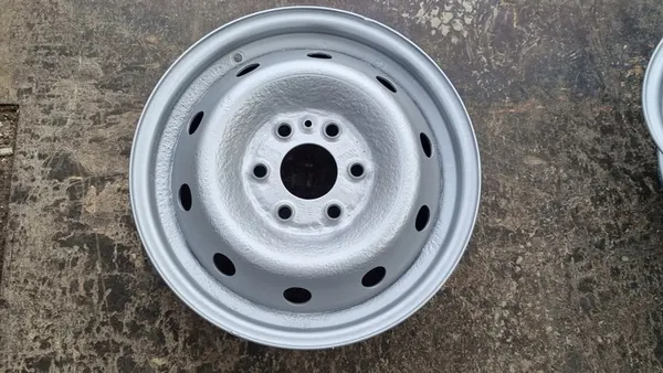 Rueda de acero Iveco Daily 6ª generación 16" image 2