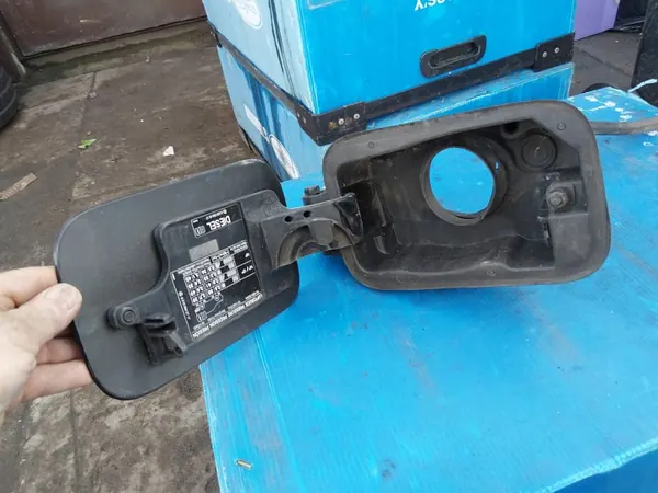 Mercedes W212 Tanklock OEM 197 - Begagnad image 3