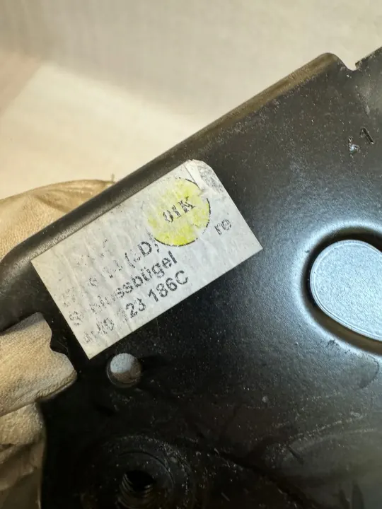 Audi Q7 motorkapslot OEM 4M0823185C 4M0823186C image 4