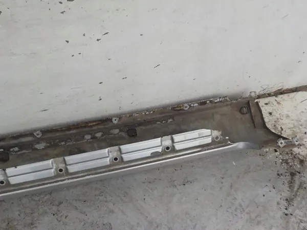 OEM 393 Oikea kynnyspeite Audi TT 8N:lle image 6