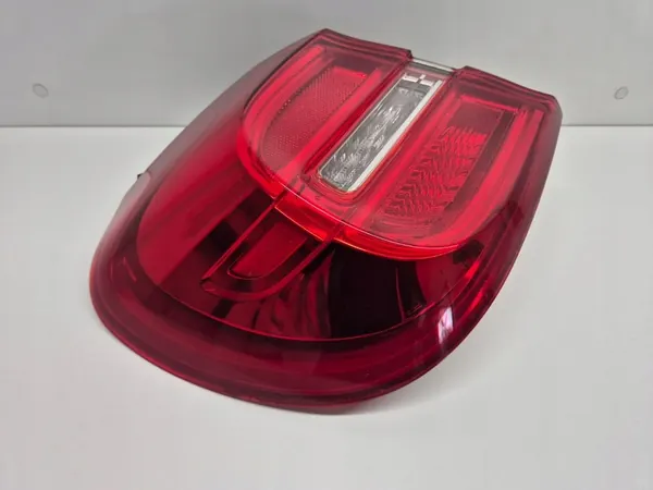 MERCEDES GLA W156 Luz Trasera Izquierda LED OEM image 4