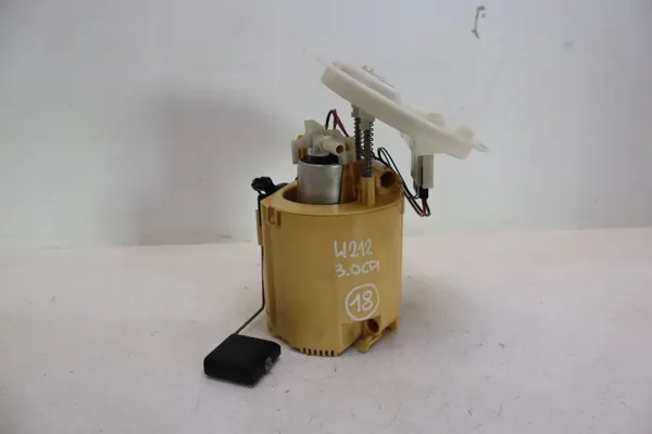 Mercedes-Benz Bränslepump OEM A2124700194 - Begagnad image 2