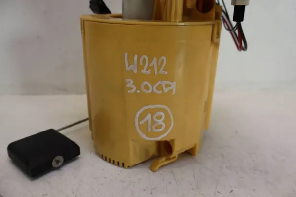Mercedes-Benz Bränslepump OEM A2124700194 - Begagnad image 5