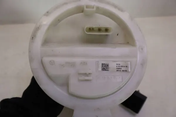 Mercedes-Benz Bränslepump OEM A2124700194 - Begagnad image 6