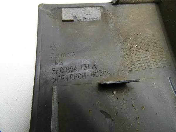 Vasen Etulokasuoja VW Tiguan I 5N 5N0854731A image 9