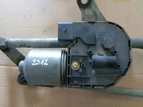 Pyyhkijämekanismi moottorilla Skoda Superb II image 2