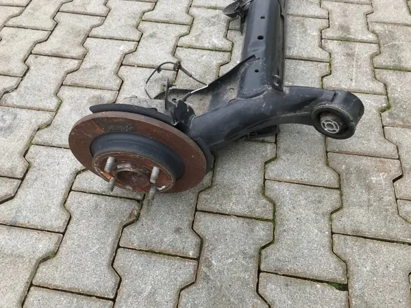Viga suspensión trasera OEM H1BC-CE para Ford Fiesta MK8 image 4