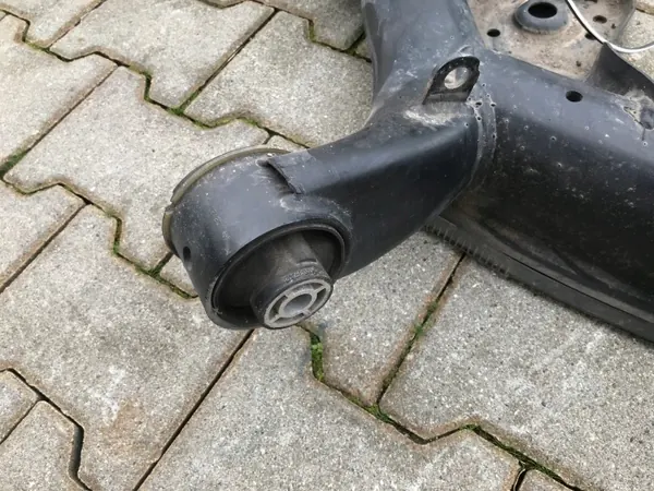 Viga suspensión trasera OEM H1BC-CE para Ford Fiesta MK8 image 6