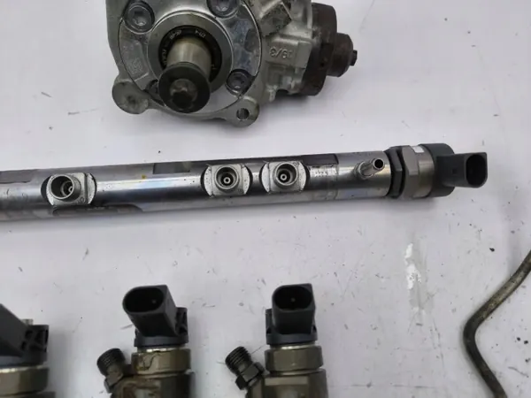 BMW 5 F10 F11 2012 Einspritzset OEM 7800124 image 9