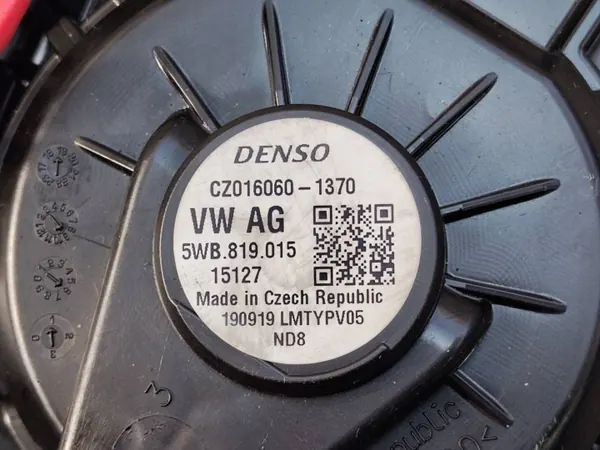 Skoda Octavia III Ilmapuhallin OEM 5WB819015 image 3