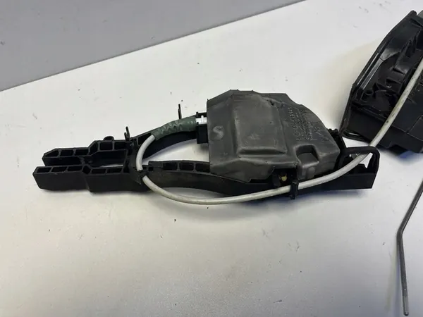 BMW 3 E90 E91 2008 Bakdörrslås image 2