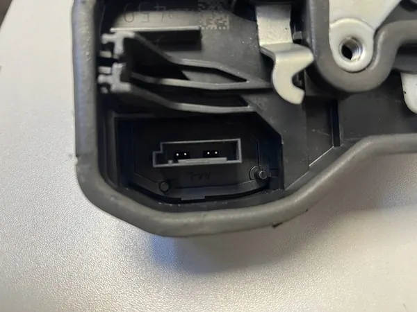 BMW 3 E90 E91 2008 Bakdörrslås image 7