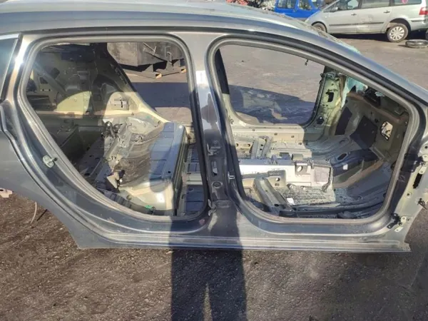 OEM 469902 Oikea Keskipilari Opel Astra K:lle 2015-2019 image 2