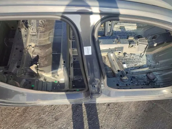 OEM 469902 Oikea Keskipilari Opel Astra K:lle 2015-2019 image 5