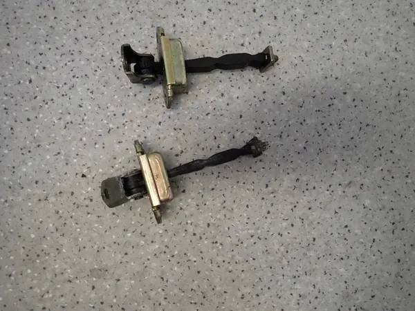 Nissan Micra K12 Fermaporta Sinistro o Destro image 3