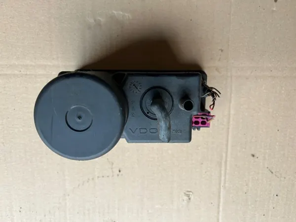 Pompe de verrouillage central OEM 4A0862257A Audi A4 B5 image 3