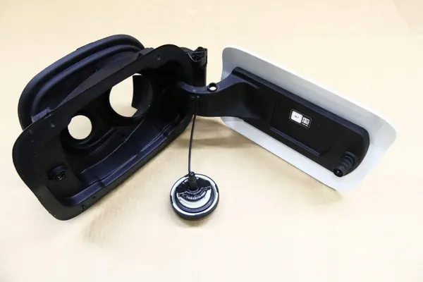 BMW Brandstofklep OEM A300 voor X3 G01 LCI 20dX image 7